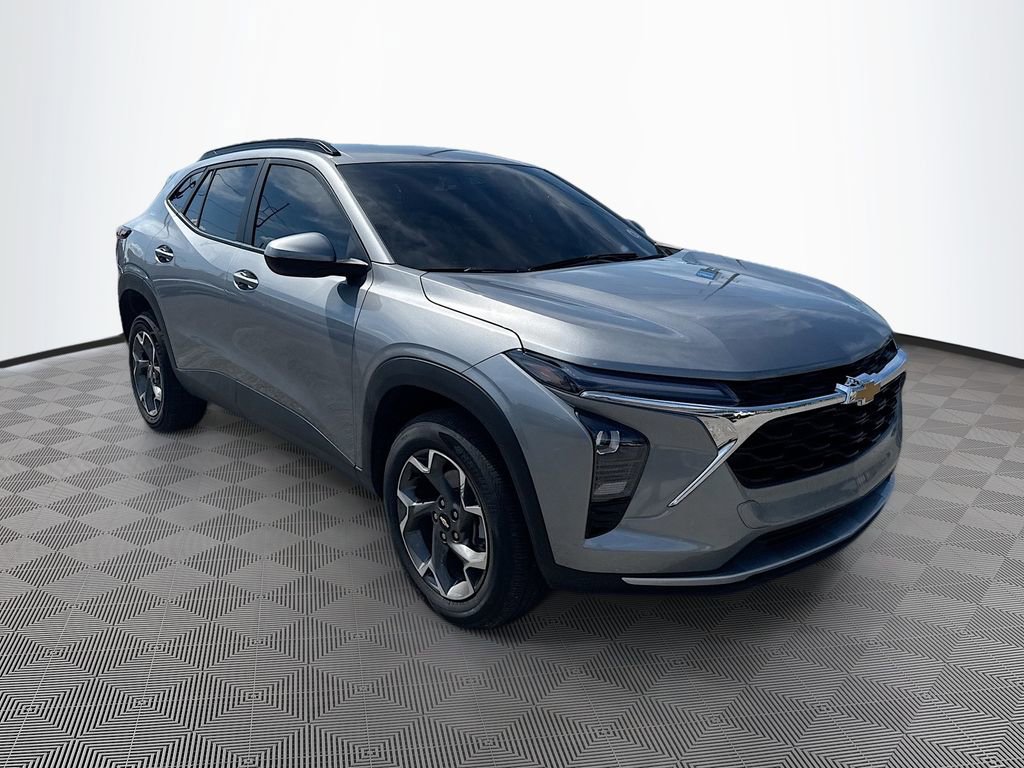 2025 Chevrolet Trax LT photo 3