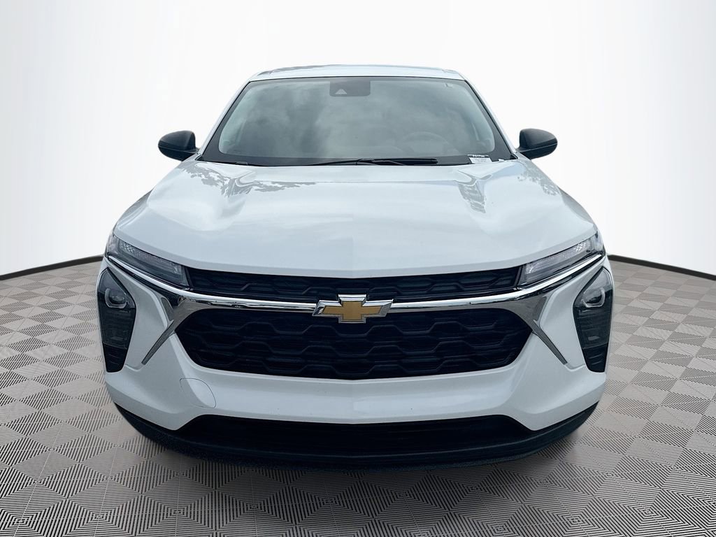2025 Chevrolet Trax LS photo 2