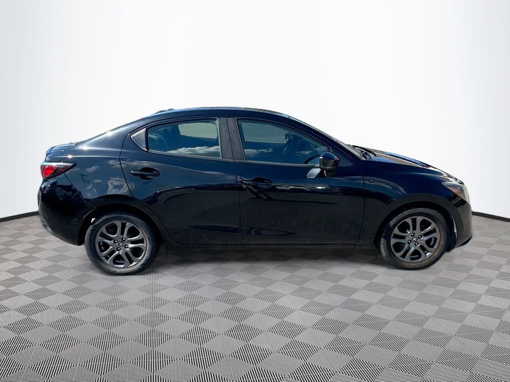 2019 Toyota Yaris L photo 4