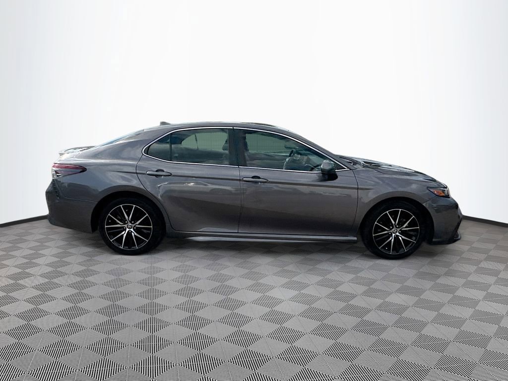 2021 Toyota Camry SE photo 4