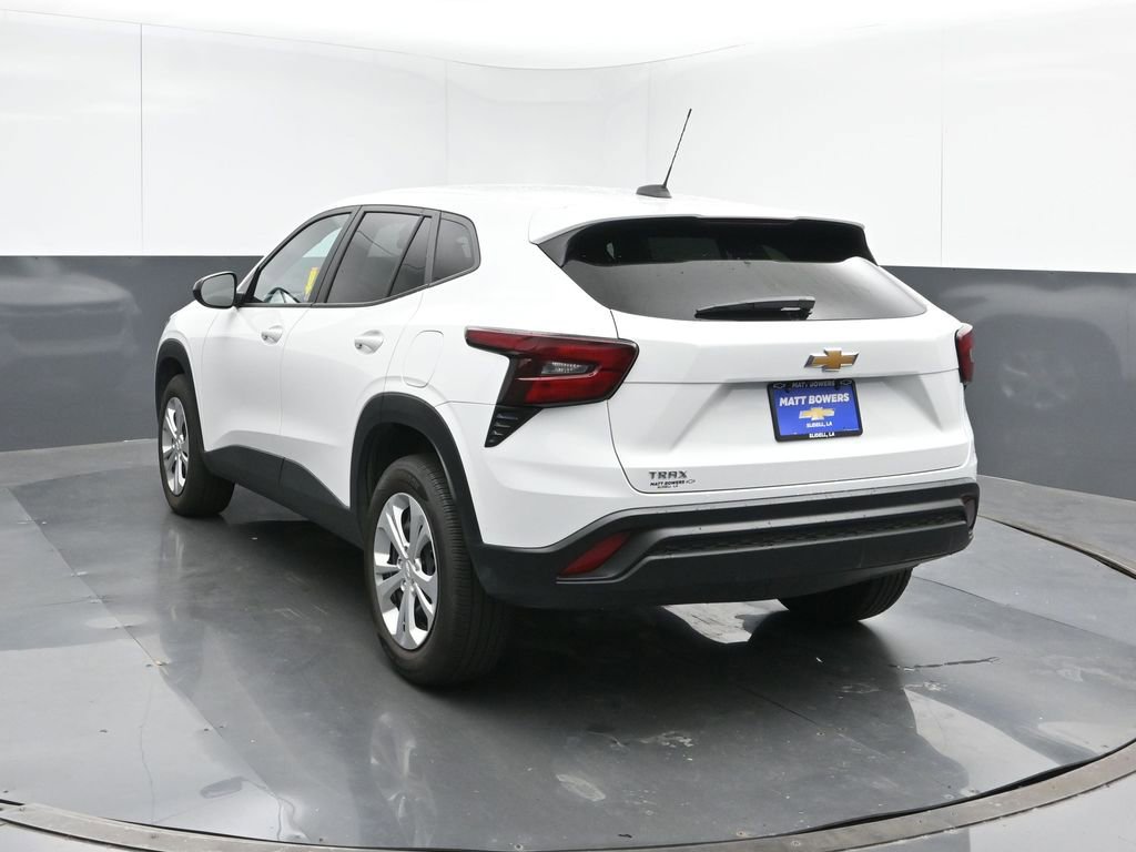2025 Chevrolet Trax LS photo 4