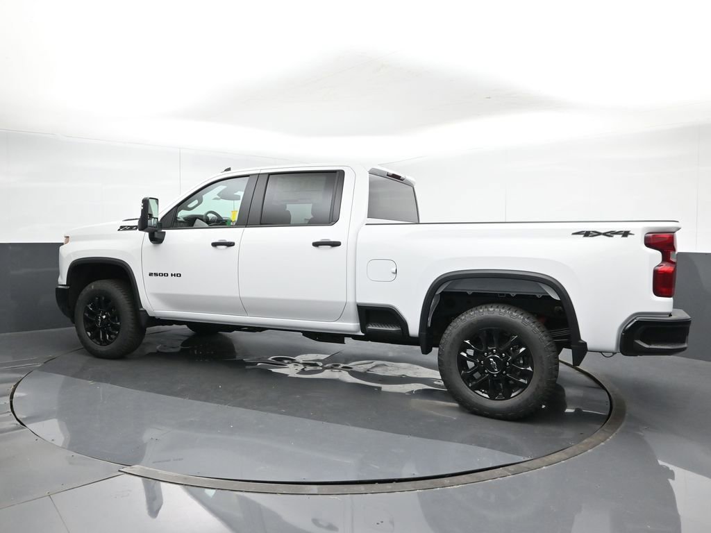 2025 Chevrolet Silverado 2500HD Custom photo 3