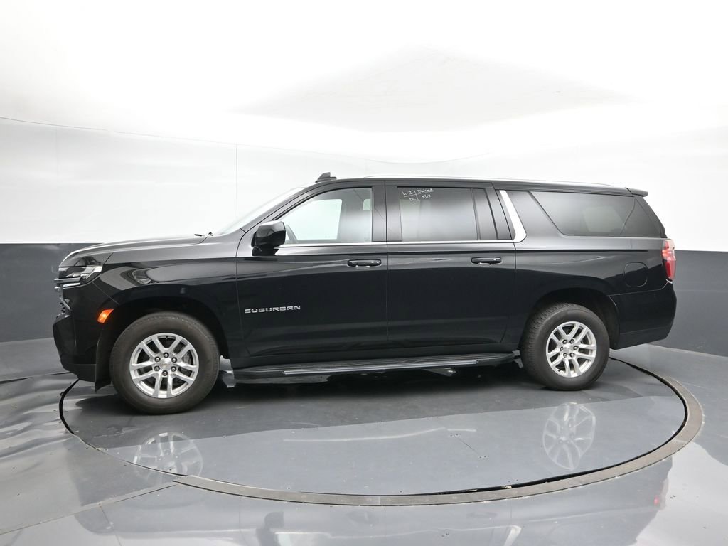 2023 Chevrolet Suburban LT photo 2