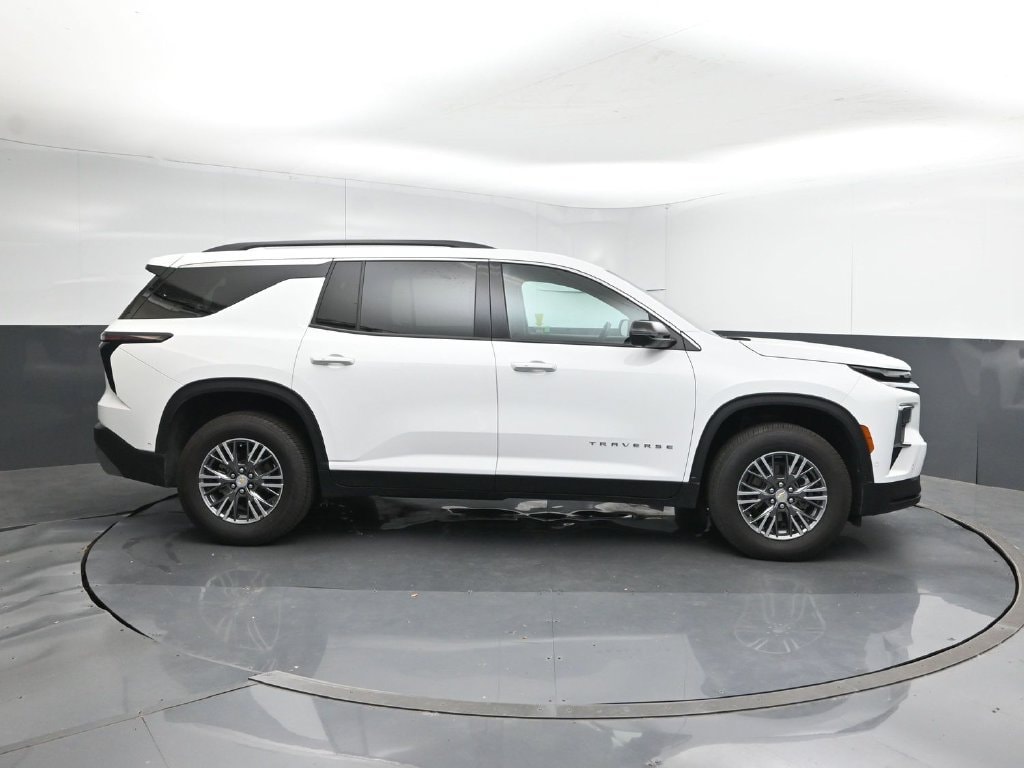 2025 Chevrolet Traverse LT - Photo 7