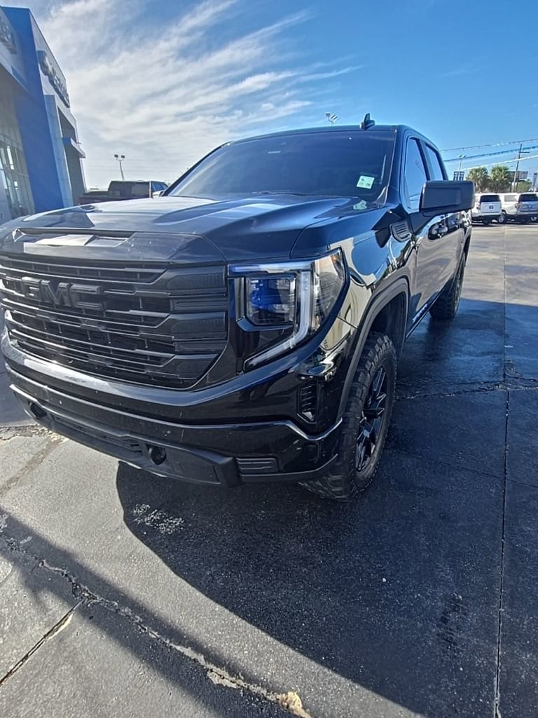 2024 GMC Sierra 1500 Pro's photo