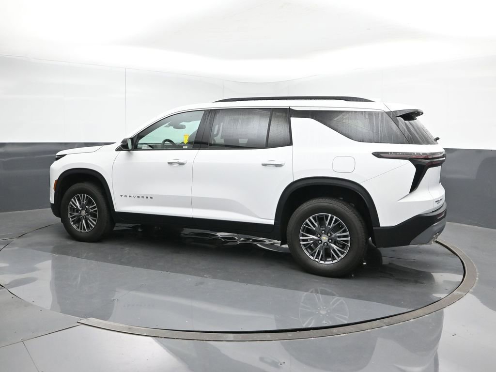2026 Chevrolet Traverse photo 2