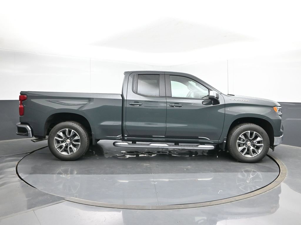 2025 Chevrolet Silverado 1500 LT photo 4
