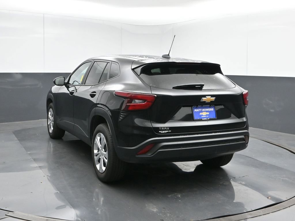 2025 Chevrolet Trax LS photo 3