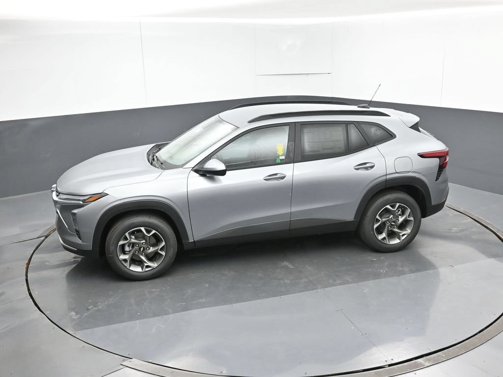 2026 Chevrolet Trax LT - Photo 18
