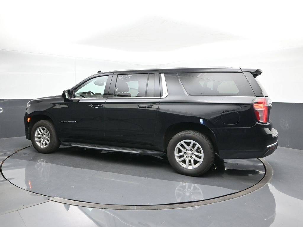 2023 Chevrolet Suburban LT photo 3