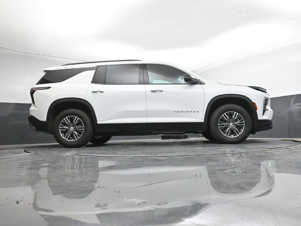 2025 Chevrolet Traverse LT - Photo 30