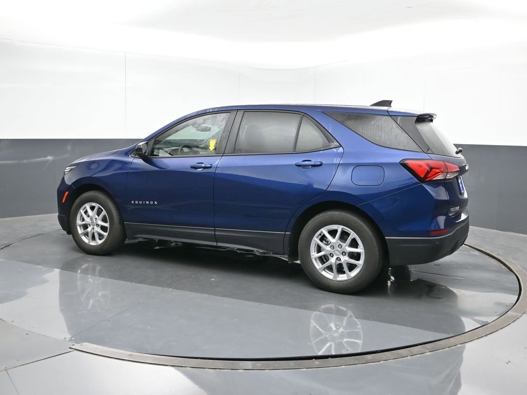 2023 Chevrolet Equinox LS photo 3