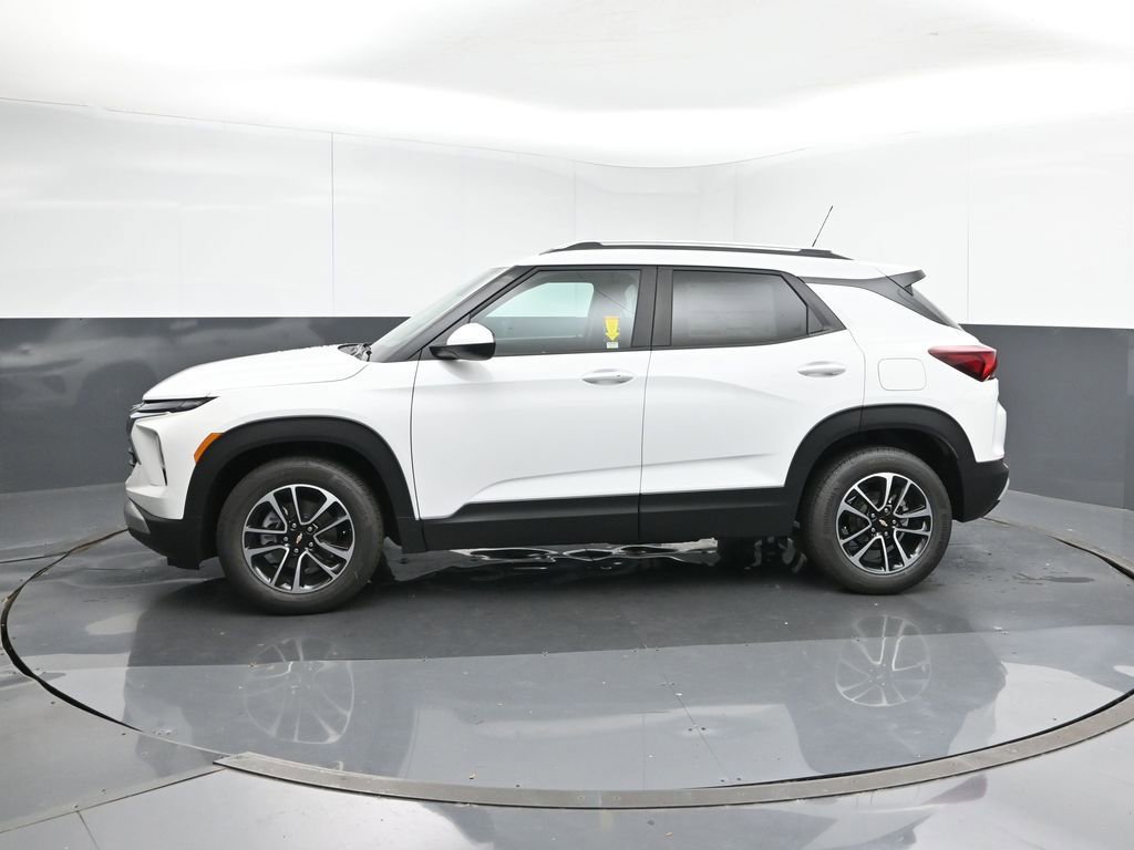 2026 Chevrolet Trailblazer LT photo 2