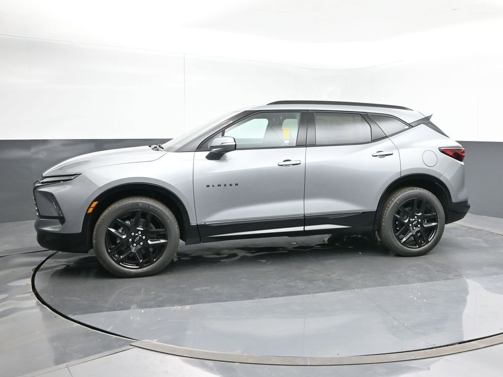 2025 Chevrolet Blazer RS photo 2