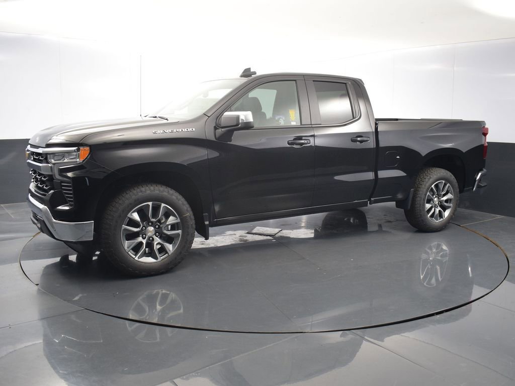 2024 Chevrolet Silverado 1500 LT photo 2