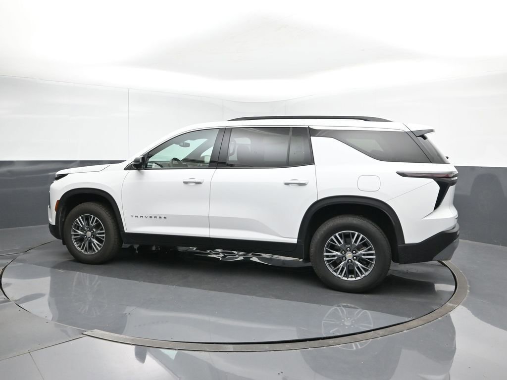 2024 Chevrolet Traverse photo 2