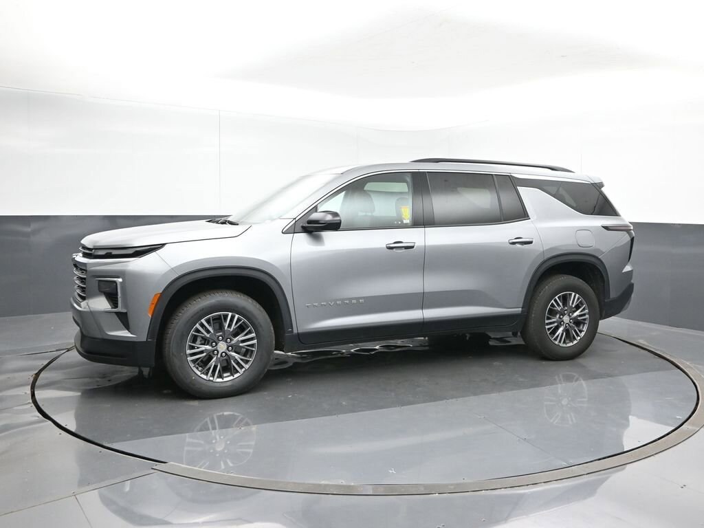 Used 2025 Chevrolet Traverse LT SUV