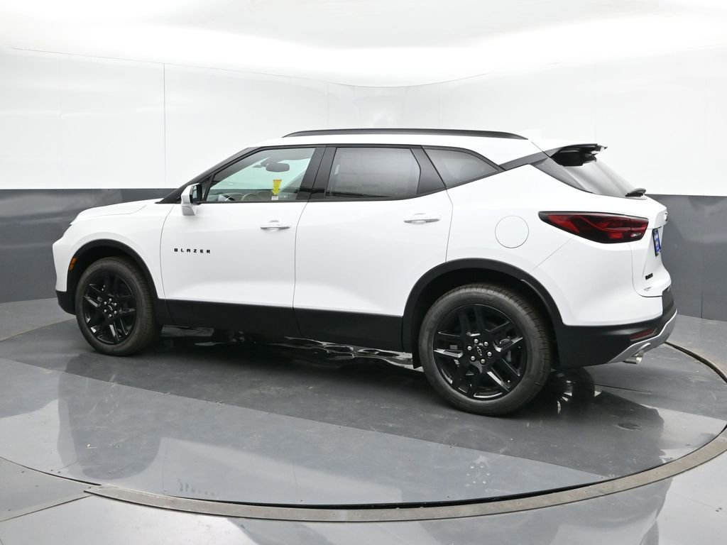 2025 Chevrolet Blazer 2LT photo 3