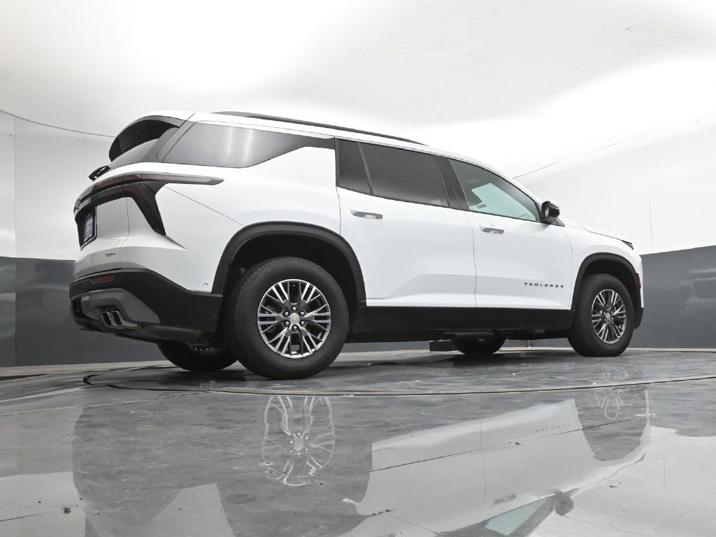 2025 Chevrolet Traverse LT - Photo 29