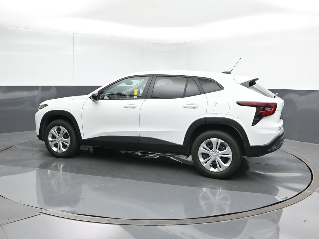 2025 Chevrolet Trax LS photo 3
