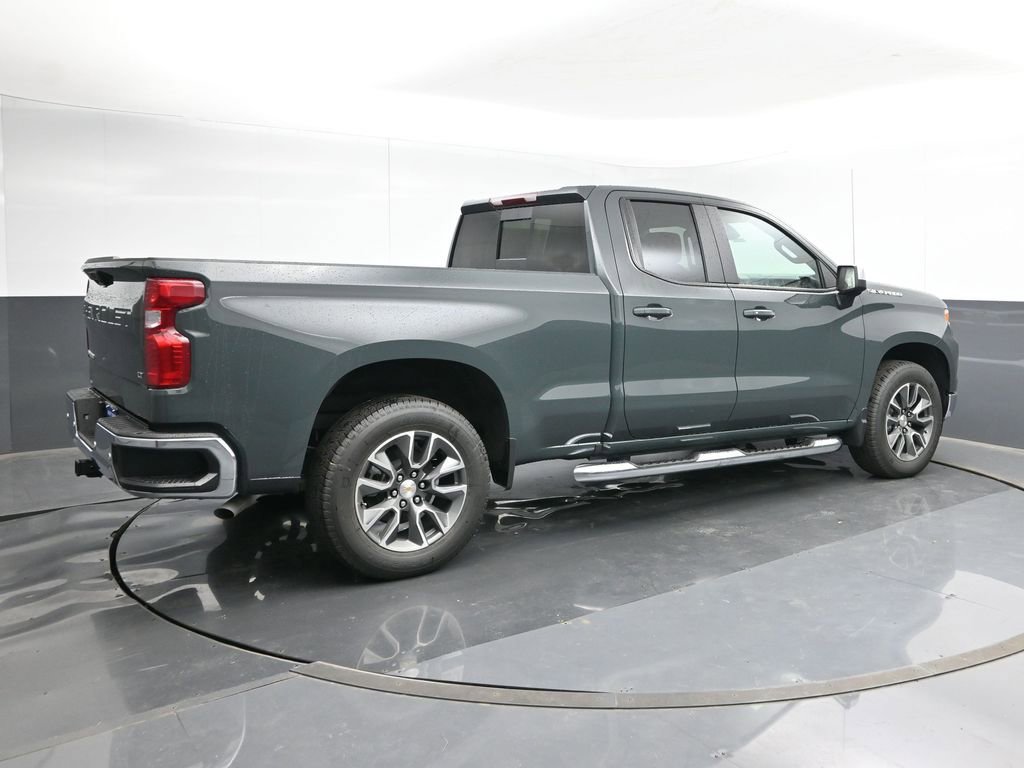 2025 Chevrolet Silverado 1500 LT photo 3