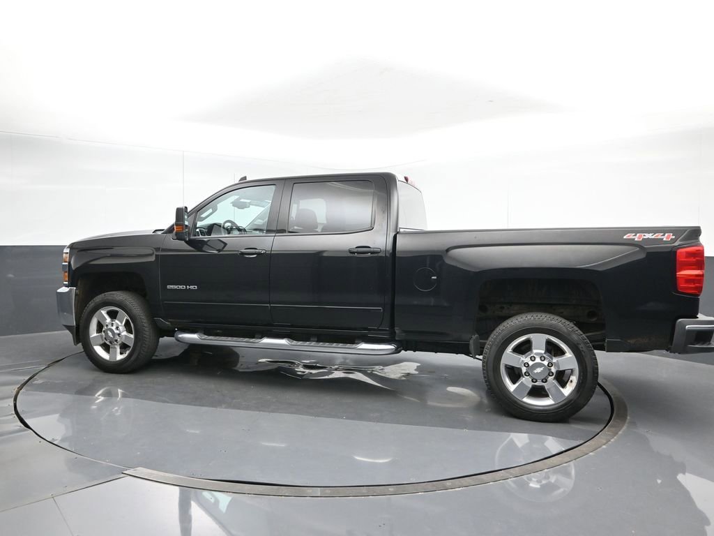 2016 Chevrolet Silverado LT photo 3