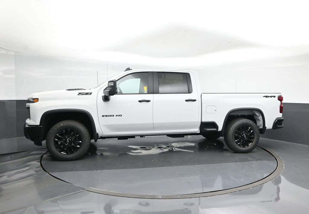 2025 Chevrolet Silverado 2500HD Custom photo 2