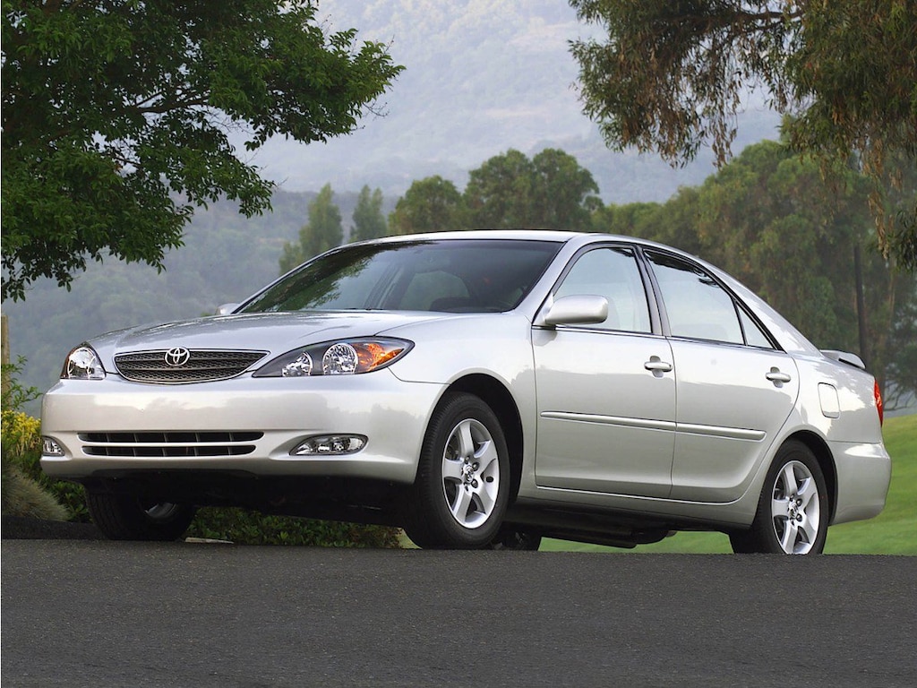 Used 2004 Toyota Camry LE w/5-Speed Manual Sedan