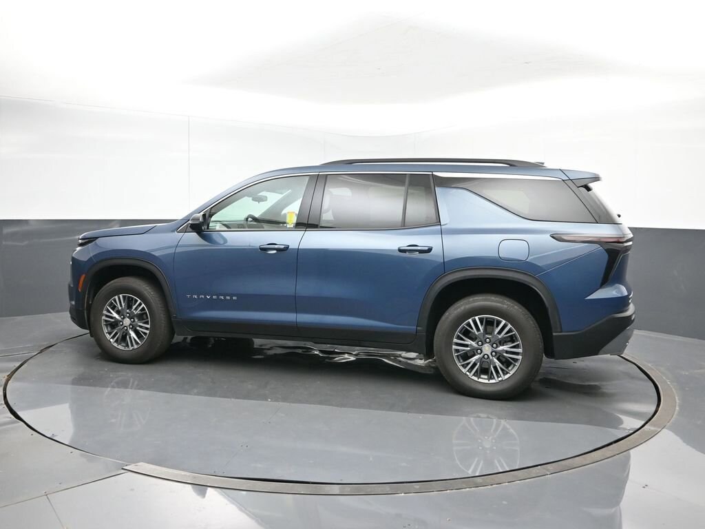 Used 2025 Chevrolet Traverse LT SUV