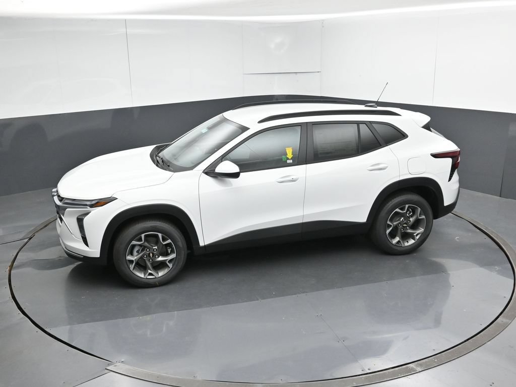 2026 Chevrolet Trax LT - Photo 18