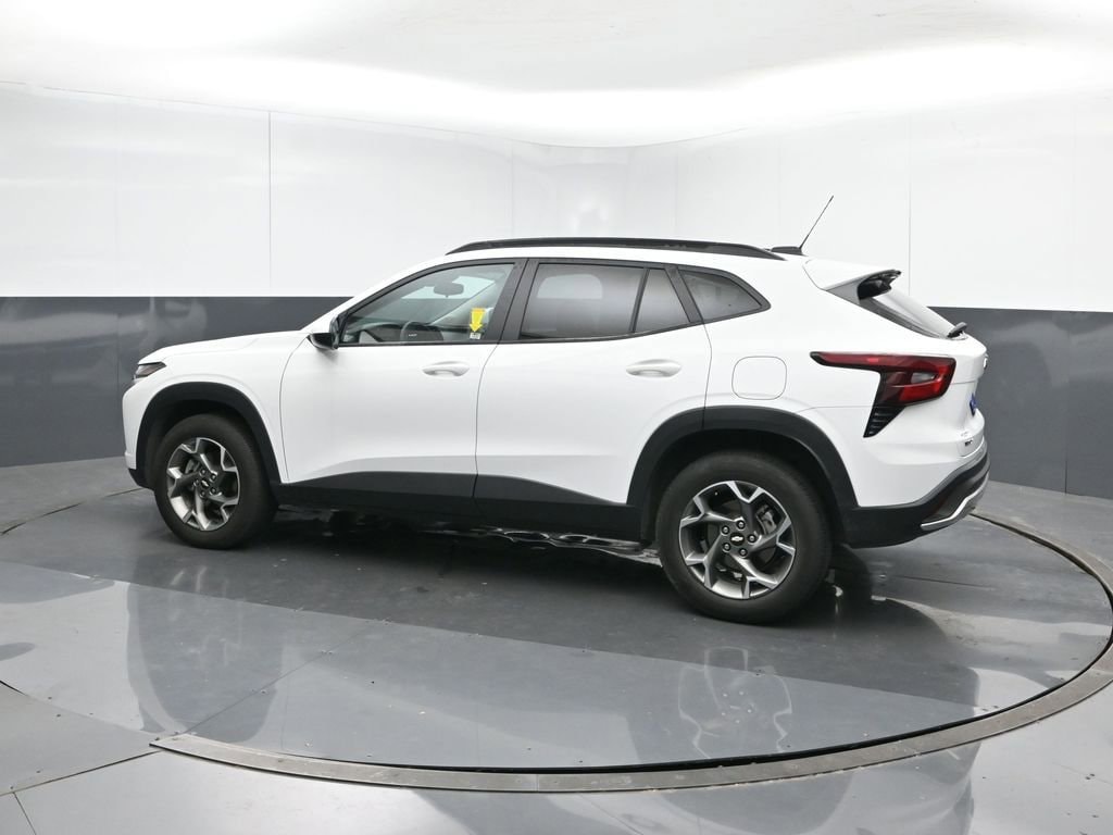 Used 2025 Chevrolet Trax LT SUV