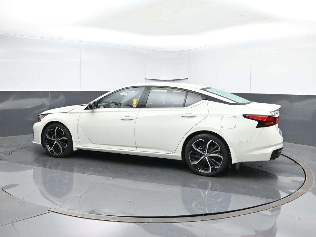 2023 Nissan Altima 2.5 SR photo 2