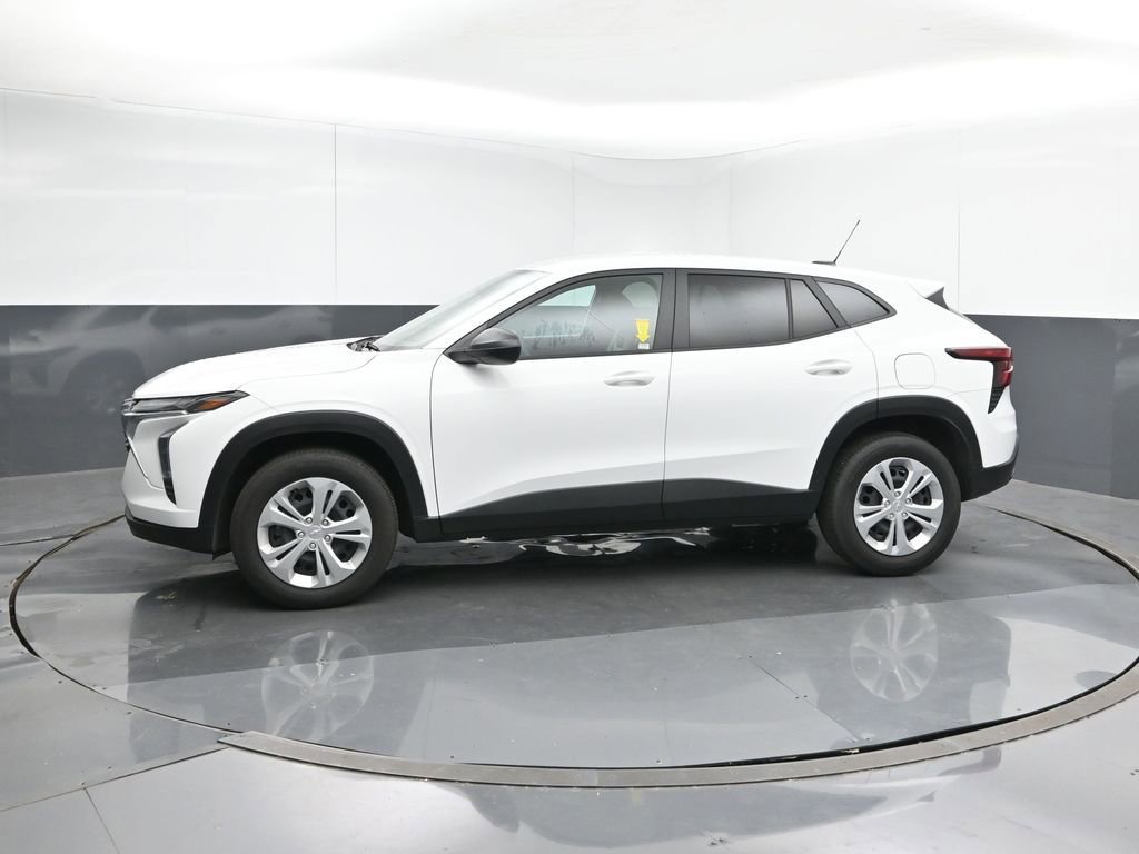 2025 Chevrolet Trax LS photo 2