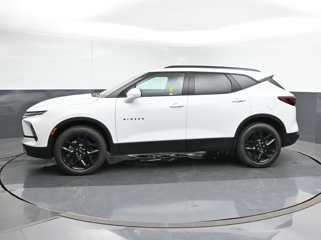 2025 Chevrolet Blazer 2LT photo 2