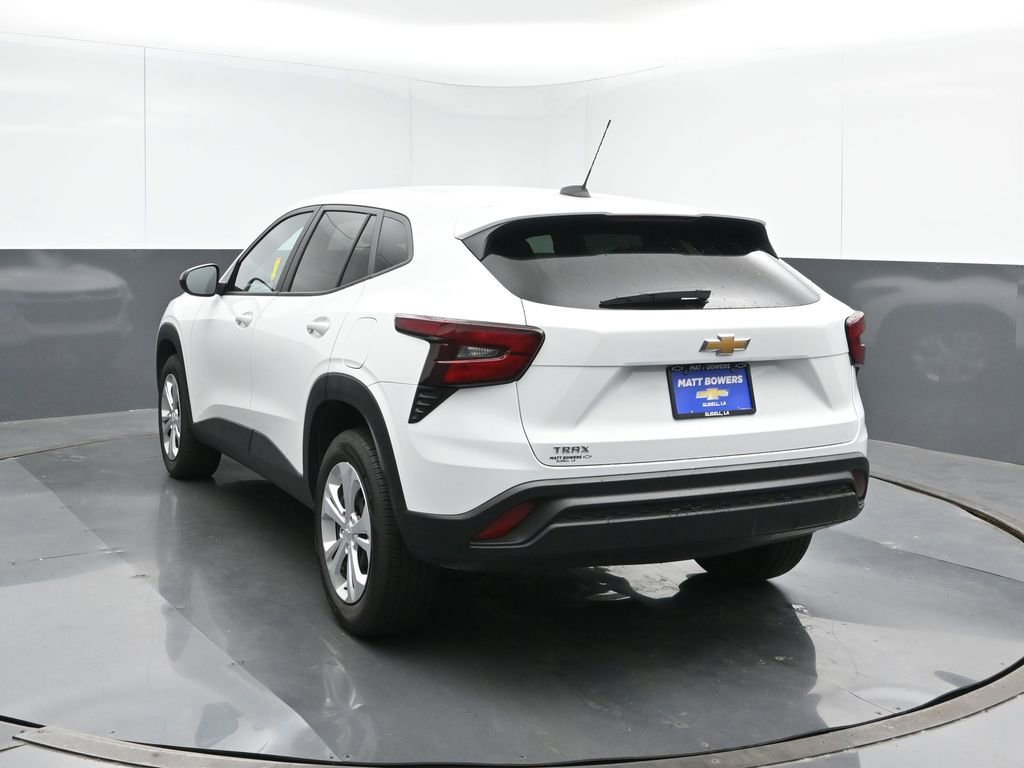 2025 Chevrolet Trax LS photo 4