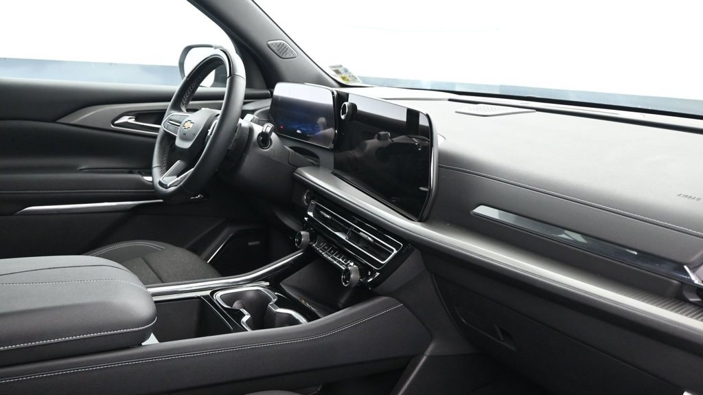2025 Chevrolet Traverse LT - Photo 11