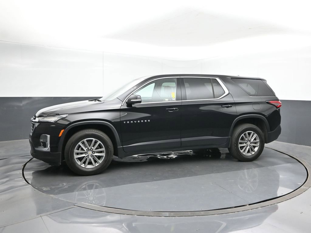 2023 Chevrolet Traverse LS 1LT photo 2