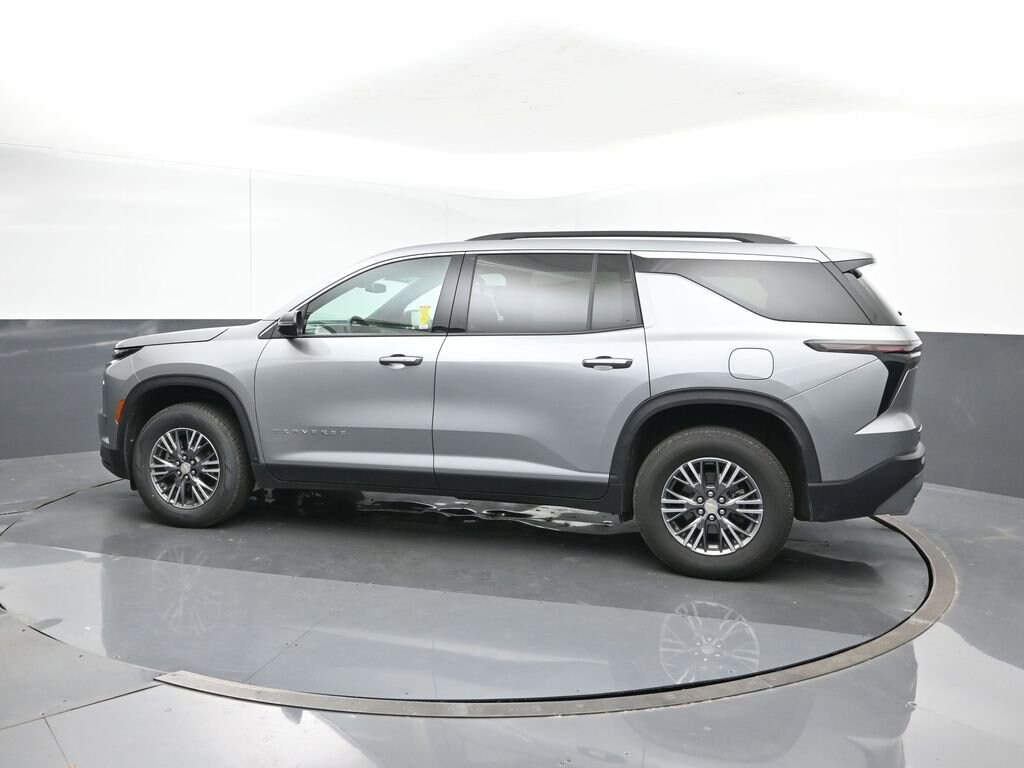 Used 2025 Chevrolet Traverse LT SUV