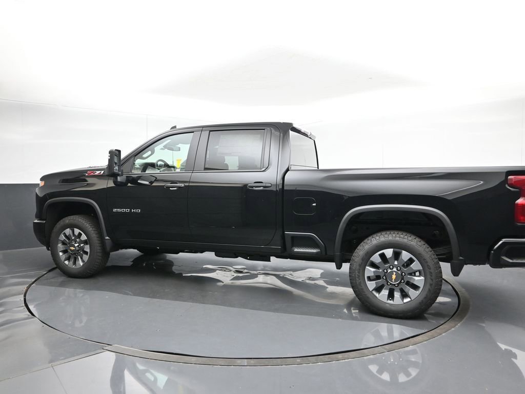 2025 Chevrolet Silverado 2500HD Custom photo 3