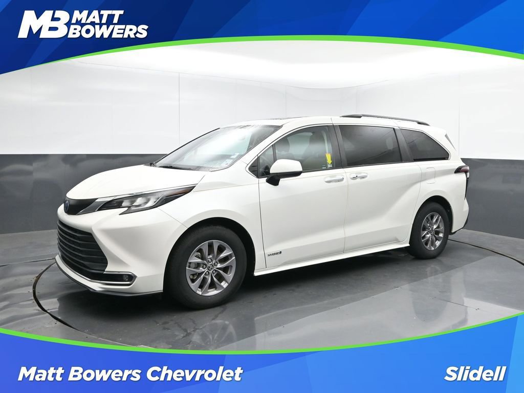 2021 Toyota Sienna XLE's photo