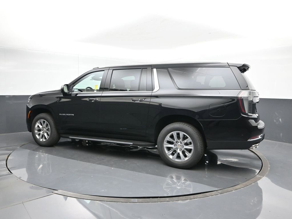2025 Chevrolet Suburban Premier photo 3