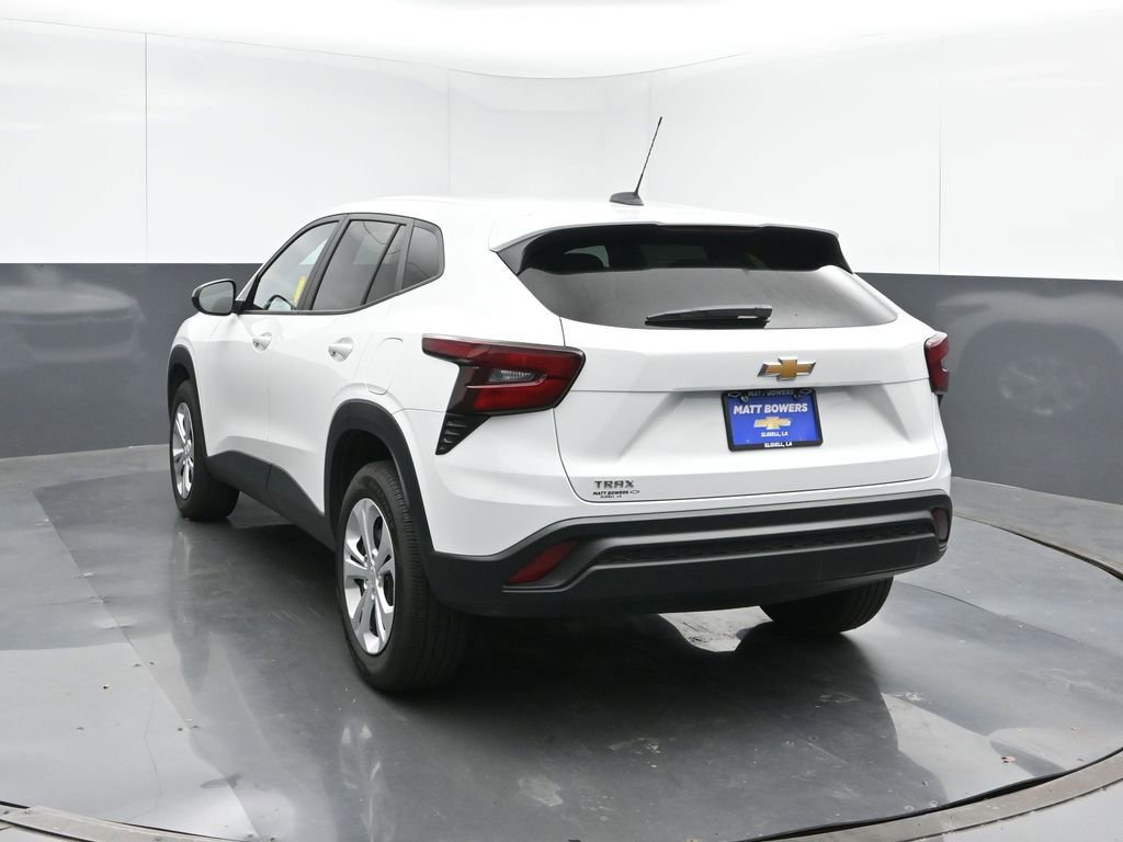 2025 Chevrolet Trax LS photo 4