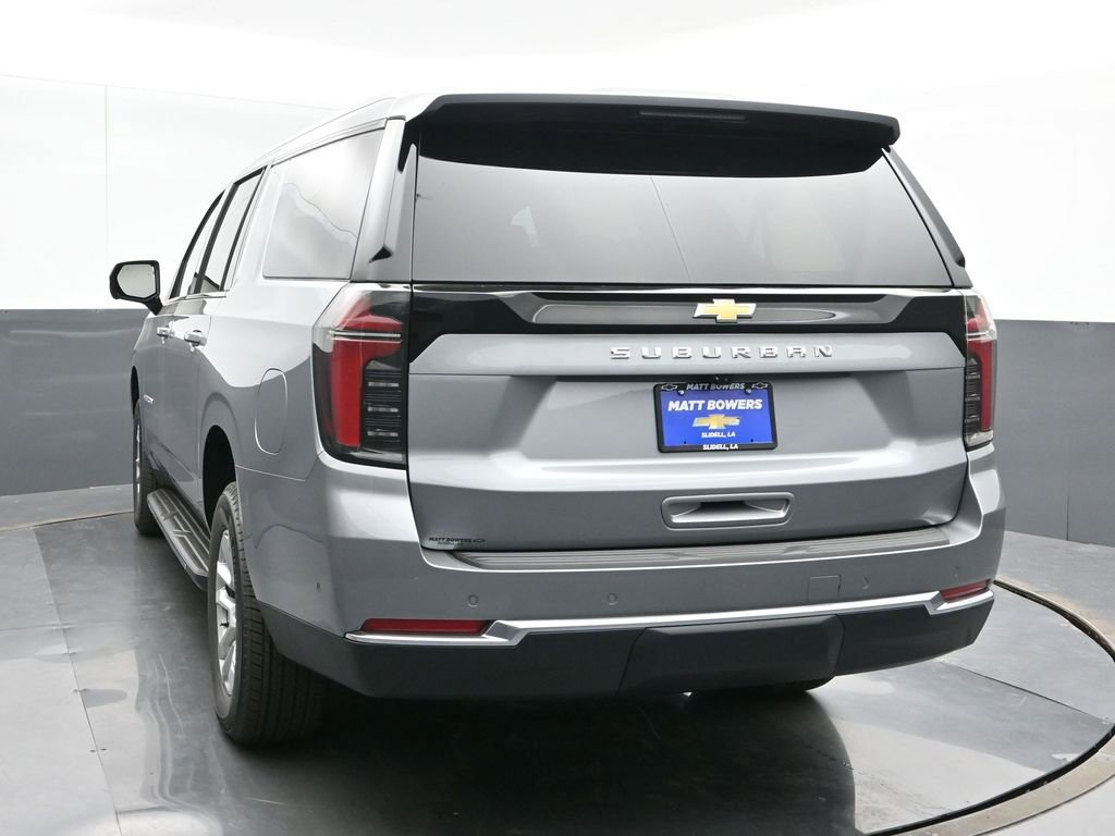 2025 Chevrolet Suburban LS photo 4