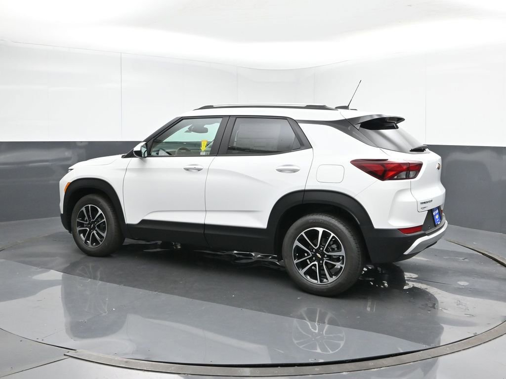 2026 Chevrolet Trailblazer LT photo 3