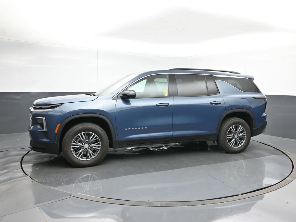 Used 2025 Chevrolet Traverse LT SUV
