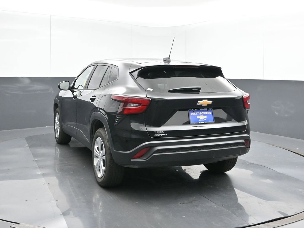 2025 Chevrolet Trax LS photo 3
