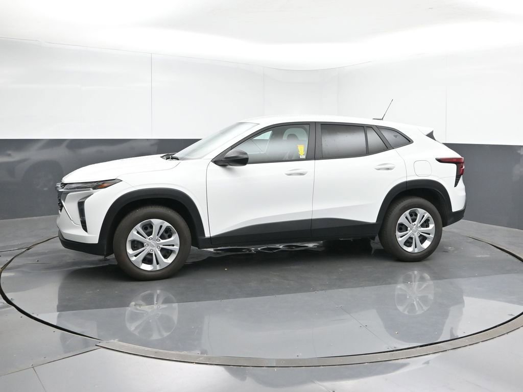 2025 Chevrolet Trax LS photo 2