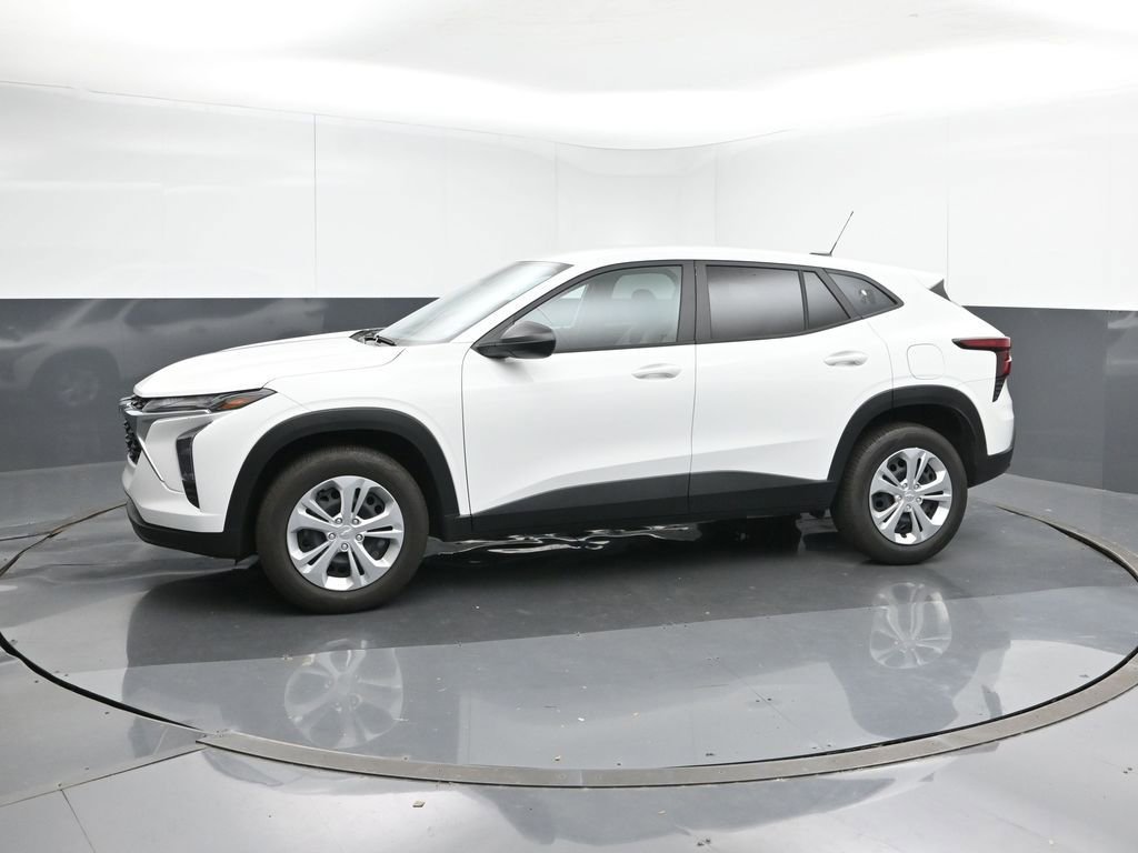 2025 Chevrolet Trax LS photo 2