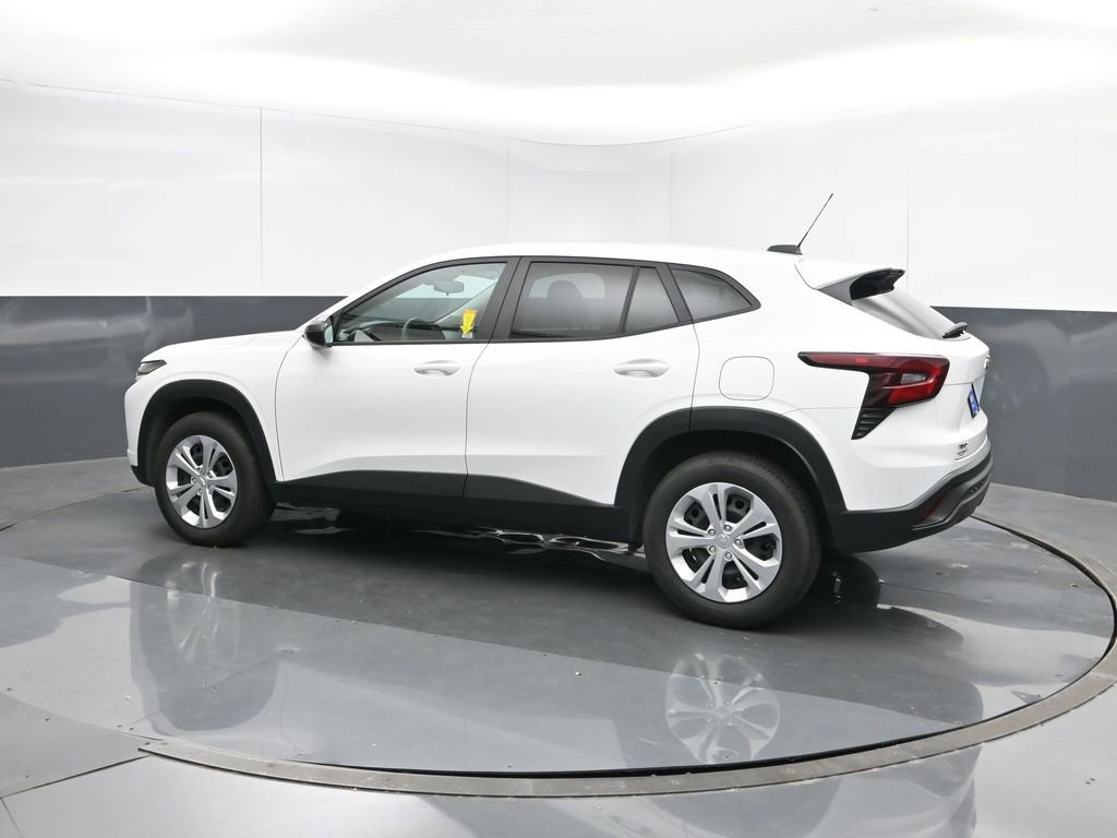 2025 Chevrolet Trax LS photo 3