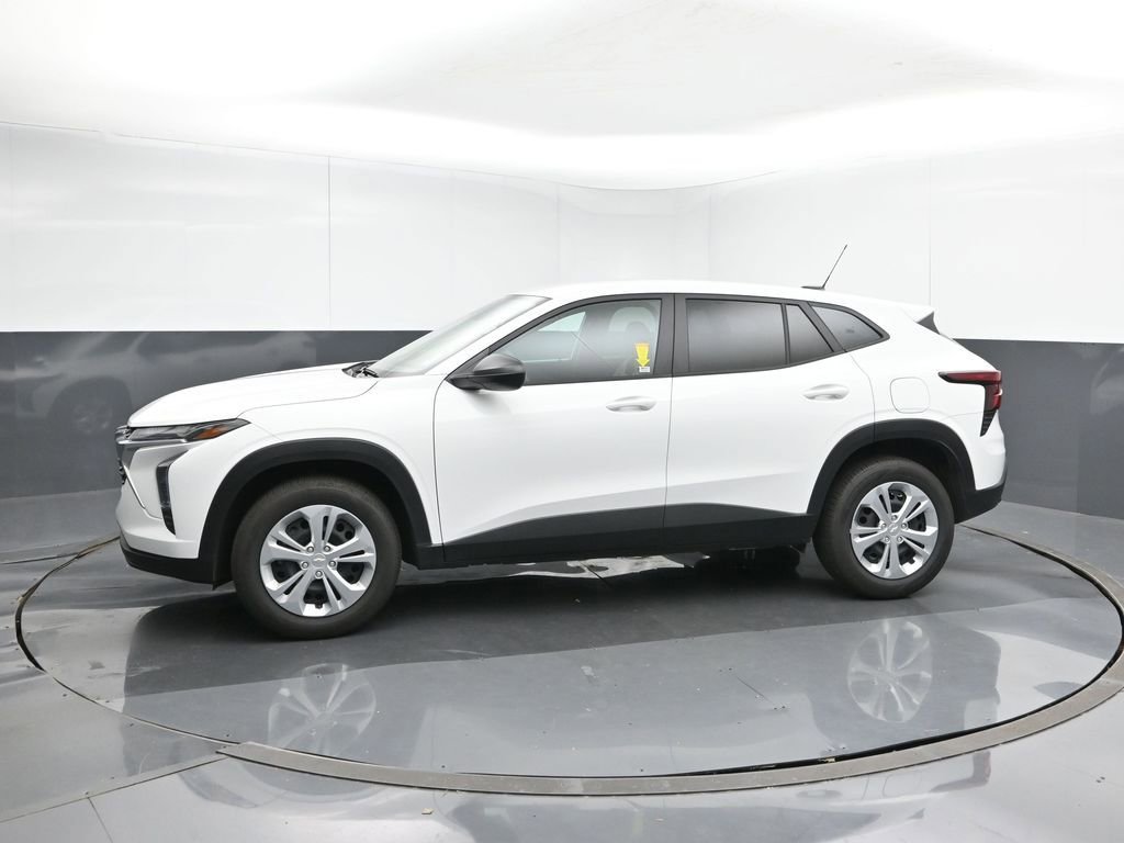 2025 Chevrolet Trax LS photo 2